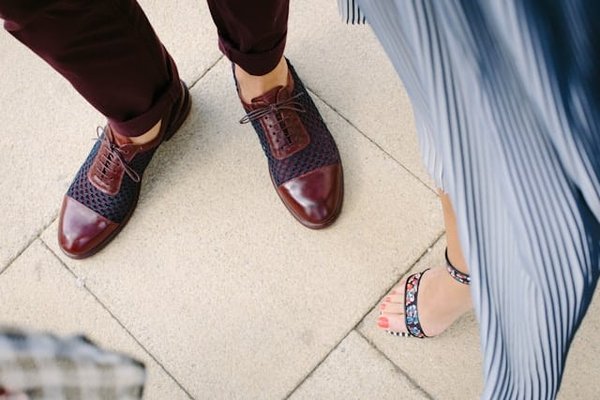 Quels conseils pour choisir des chaussures plates élégantes pour une réception?